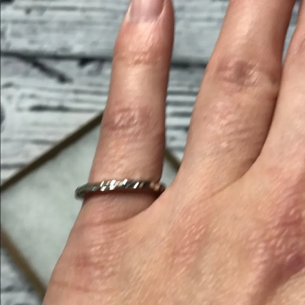 🍭6/$30 Hammered thin silver tone metal ring - size 5 1/4